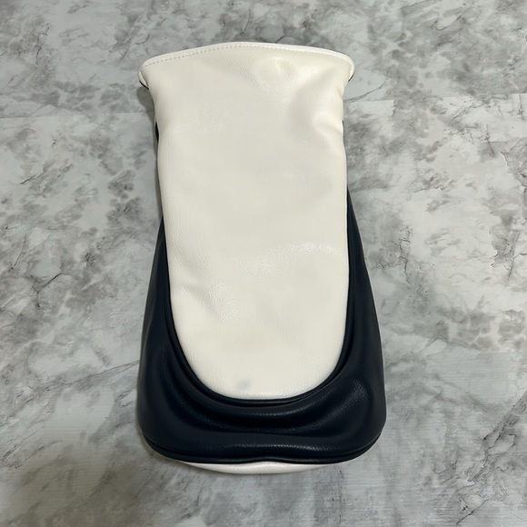 HERITAGE COLLECTION GOLF CLUB  HEAD COVER WITH LOGO WHITE N BLACK - Picture 2 of 7